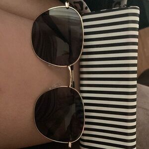 Jezabell sunglasses really cute nothing wrong with them